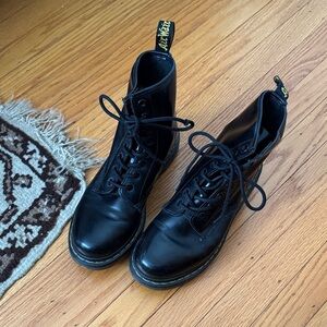 Dr. Martens Women’s Original boots size 7
